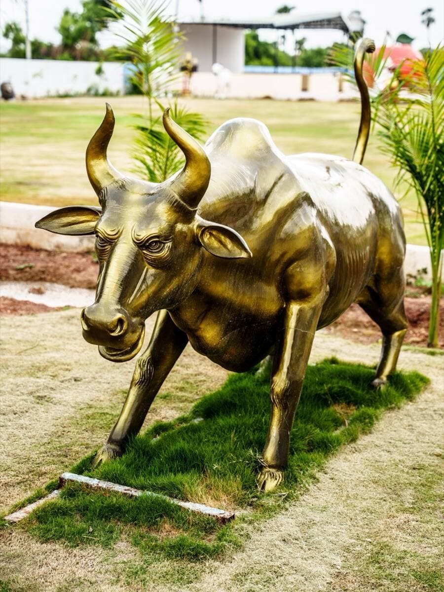 Handcrafted Animal Sculpture — Piece 04